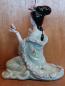 Preview: Porzellan-Figur, Geisha mit Blüte  - China - 20. Jahrhundert