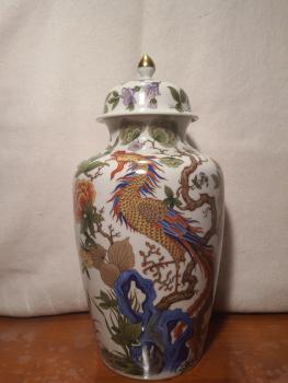 Vase mit Deckel, Porzellan - China -