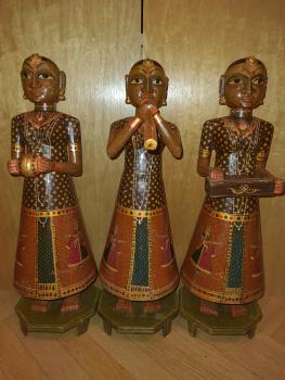 3 Musikerinnen, Holz-Figuren - Indien - Anfang 20. Jahrhundert