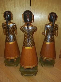 3 Musikerinnen, Holz-Figuren - Indien - Anfang 20. Jahrhundert