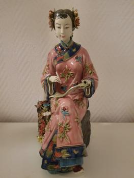 Porzellan-Figur  -  China -  21. Jahrhundert