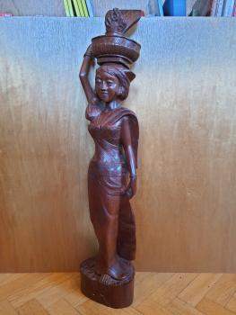 Holz-Figur, Junge Frau mit Schale  - Bali - 20. Jahrhundert