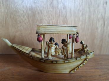 Bakelit-Figur, Landestypisches kleines Boot  - Japan - Mitte 20. Jahrhundert