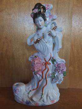 Porzellan-Figur, Flötistin - China - Mitte 20. Jahrhundert