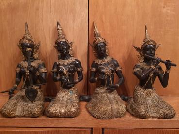 Quartett Tempel-Musikerinnen, Bronze-Figuren - Thailand - Mitte Ende 20. Jahrhundert