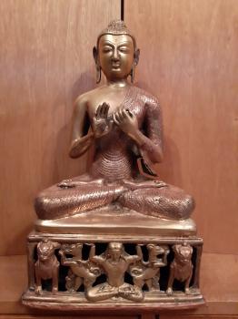 Buddha-Figur, Messing + Kupfer - Indien - Mitte 20. Jahrhundert