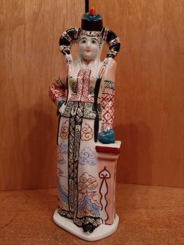 Porzellan-Figur, Dame in Landestracht  - Japan - 20. Jahrhundert