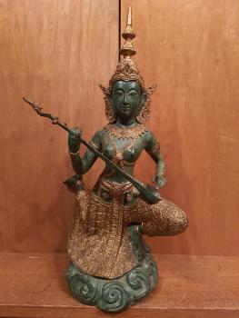 Bronze-Figur, Apsara mit Vina  - Thailand - 2. Hälfte 20. Jahrhundert