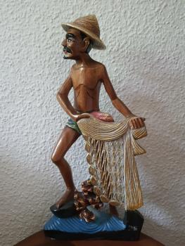 Figur aus Holz, handgearbeitet, Fischer mit Netz - Indonesien -