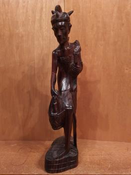 Holz-Figur, Geflügelhändler  - Bali - Mitte 20. Jahrhundert