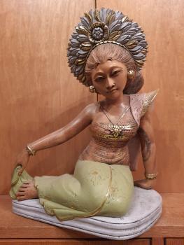 Holz-Figur, sitzende Dame  - Bali - 20. Jahrhundert