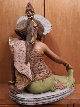 Holz-Figur, sitzende Dame  - Bali - 20. Jahrhundert