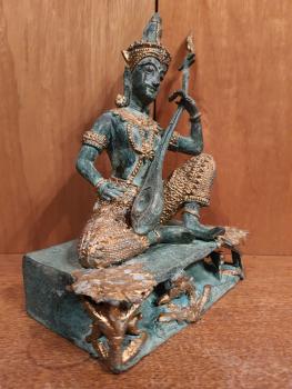 Bronze-Figur, Tempelmusiker auf Sockel  - Thailand - Mitte 20. Jahrhundert