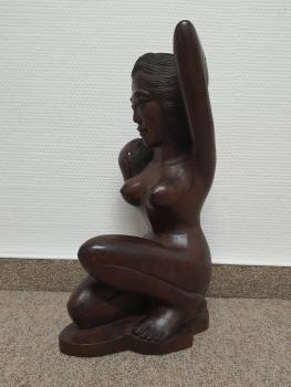 Holz-Skulptur, Barbusiges Mädchen  - Bali - 20. Jahrhundert