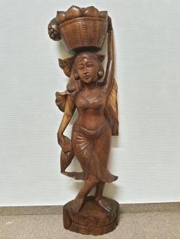 Holz-Figur, (101,5cm) Markthändlerin  - Bali - Mitte 20. Jahrhundert