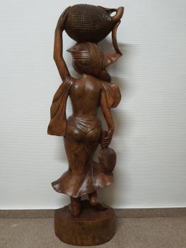Holz-Figur, (105,5cm) Markthändlerin  - Bali - Mitte 20. Jahrhundert