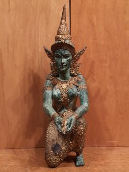 Bronze-Figur, Apsara mit Muschelhorn  - Thailand - Mitte 20. Jahrhundert