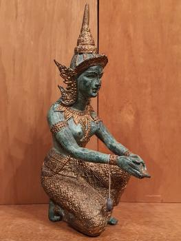 Bronze-Figur, Apsara mit Muschelhorn  - Thailand - Mitte 20. Jahrhundert