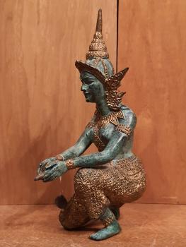 Bronze-Figur, Apsara mit Muschelhorn  - Thailand - Mitte 20. Jahrhundert