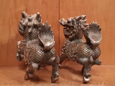 1 Paar Qilin, versilberte Bronzen - Tibet - Nepal - China - Mitte 20. Jahrhundert