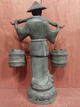 Bronze-Figur, Wasserträger  - China -  Mitte 20. Jahrhundert
