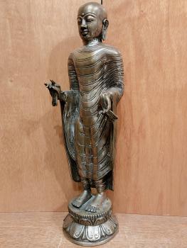 Versilberte Figur, Mönch  - Tibet - Mitte 20. Jahrhundert