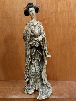 Geisha, stehend  - Japan - 20. Jahrhundert