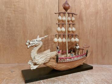 Bakelit-Figur, Das Drachenboot  - Japan - Mitte 20. Jahrhundert