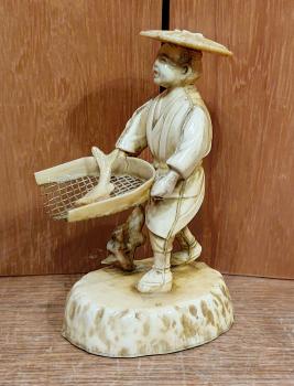 Bakelit-Figur, Fischer  - Japan - Anfang 20. Jahrhundert