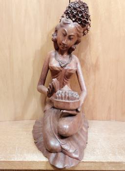 Holz-Figur, Mädchen mit Obstschale  - Bali - Mitte 20. Jahrhundert