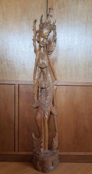 Holz-Figur, (105cm) Göttin Dewi Sri  - Bali - Mitte 20. Jahrhundert