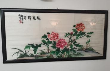 Seidenstickerei, (105,5cm breit) Blumenmotiv  - China - 20. Jahrhundert