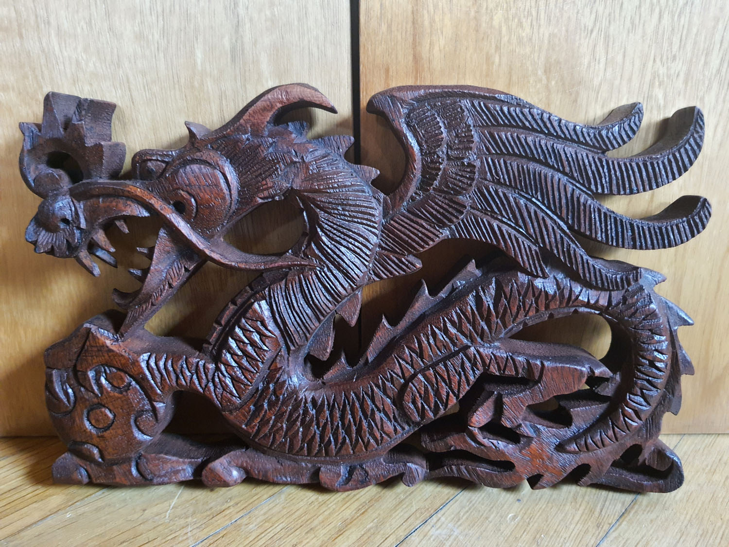 Asiatisches Flair - Holz-Relief Drachenmotiv, Wand-Deko - Handarbeit aus  Bali -