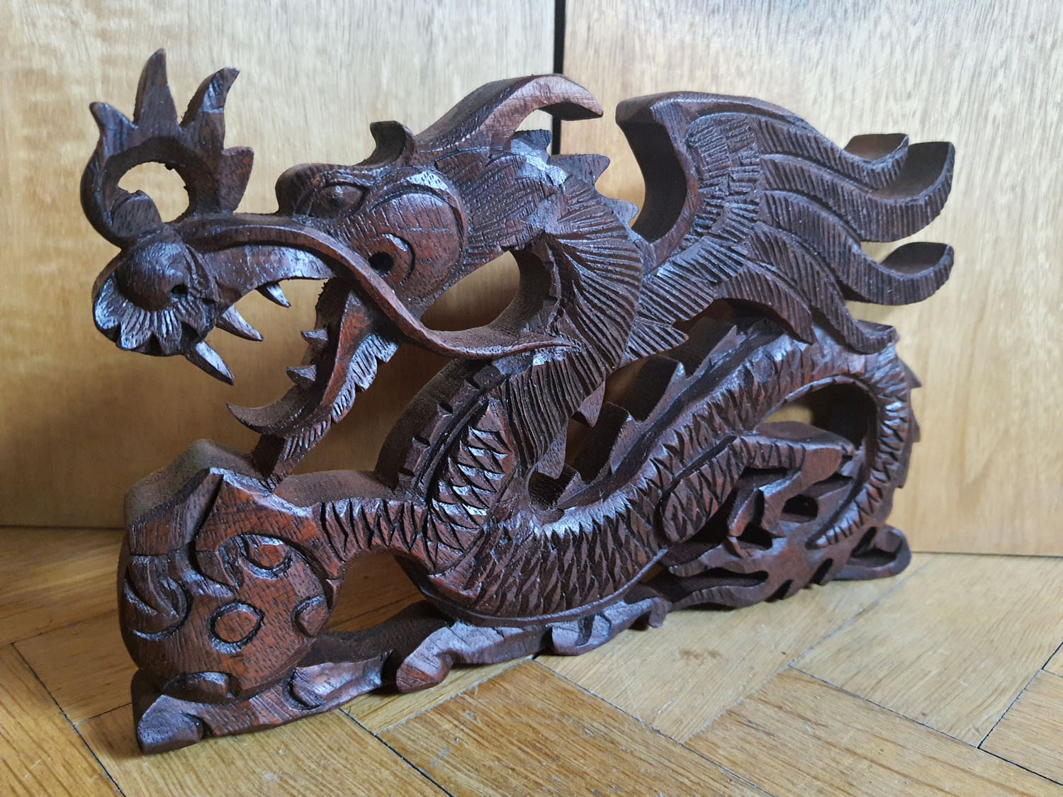 Asiatisches Flair - Holz-Relief Drachenmotiv, Wand-Deko - Handarbeit aus  Bali -
