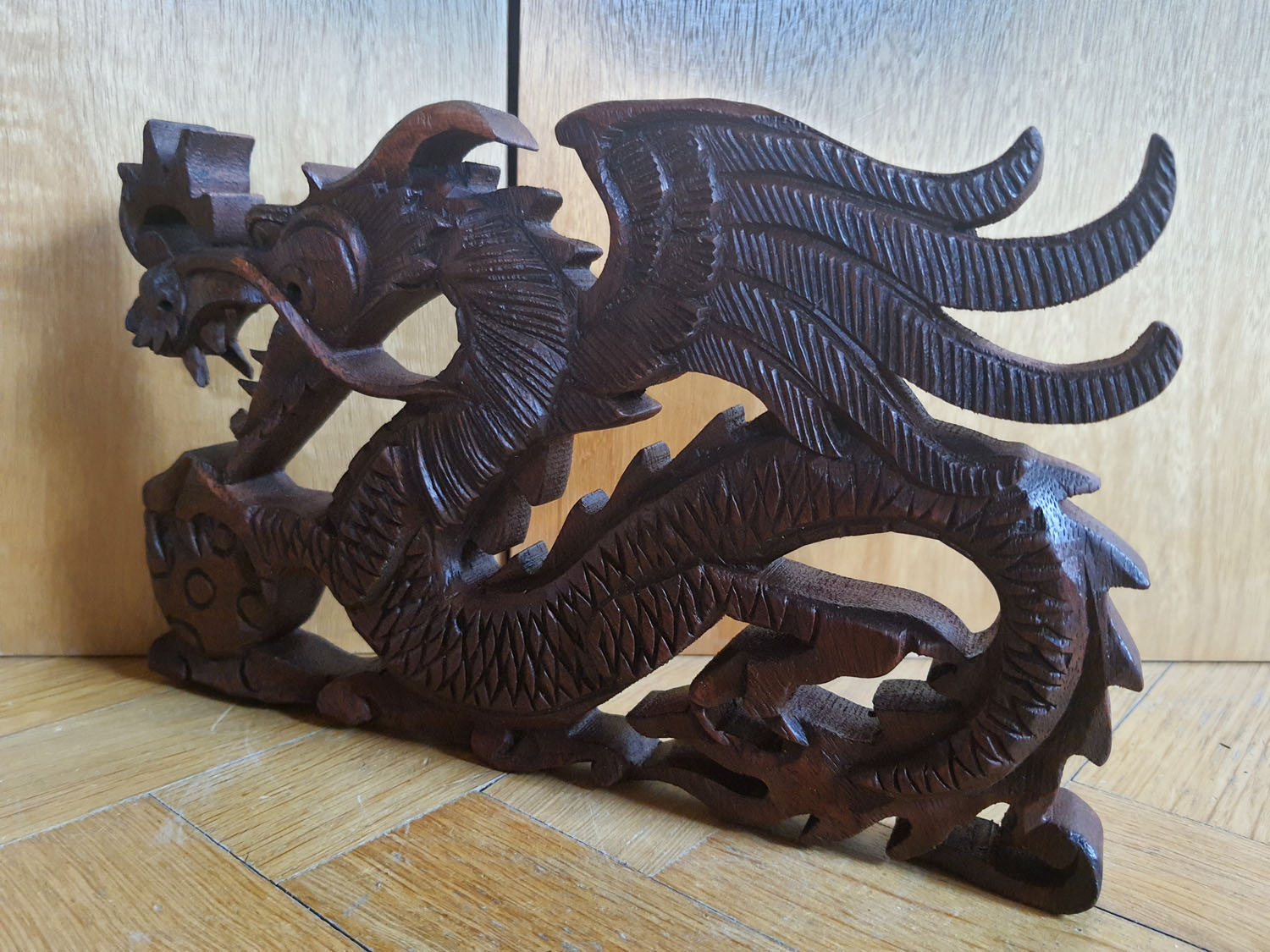 Asiatisches Flair - Holz-Relief Drachenmotiv, Wand-Deko - Handarbeit aus  Bali -