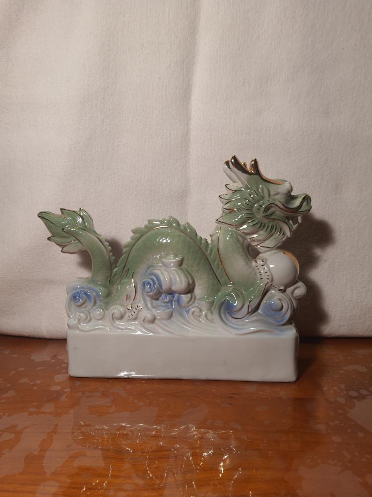 Drache, Porzellan - China -