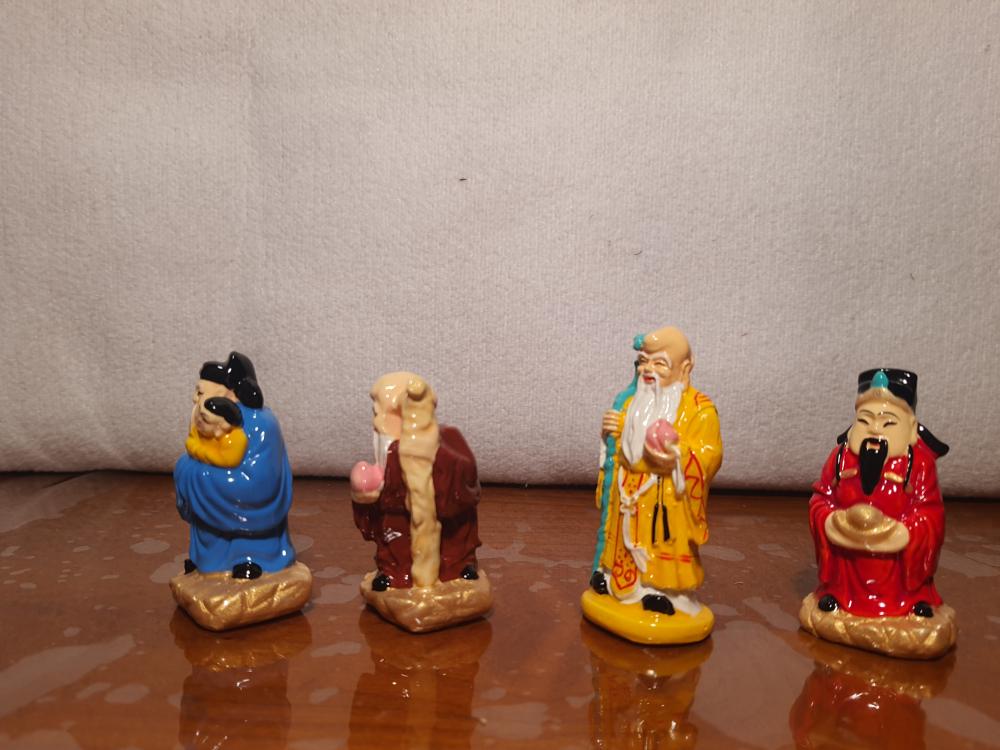 4 kleine Figuren, Keramik - China -