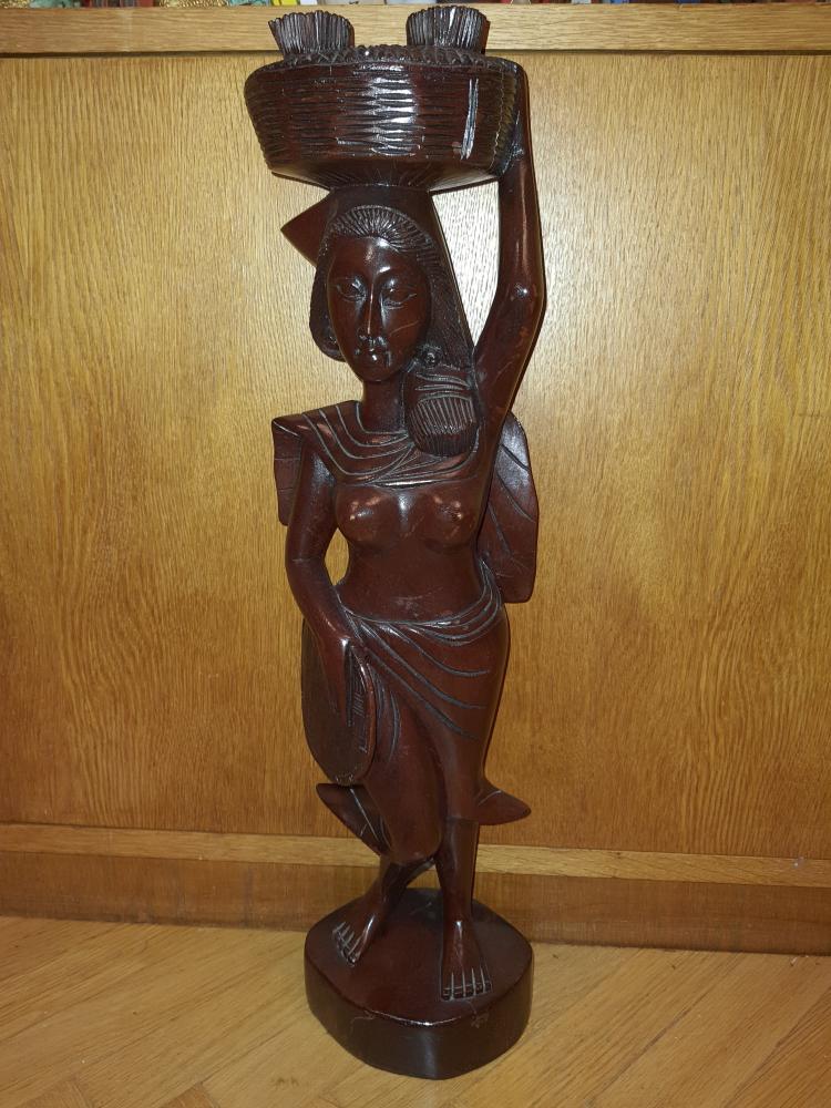 Holz-Statue, Frauenfigur - Indonesien - 1. Hälfte 20. Jahrhundert