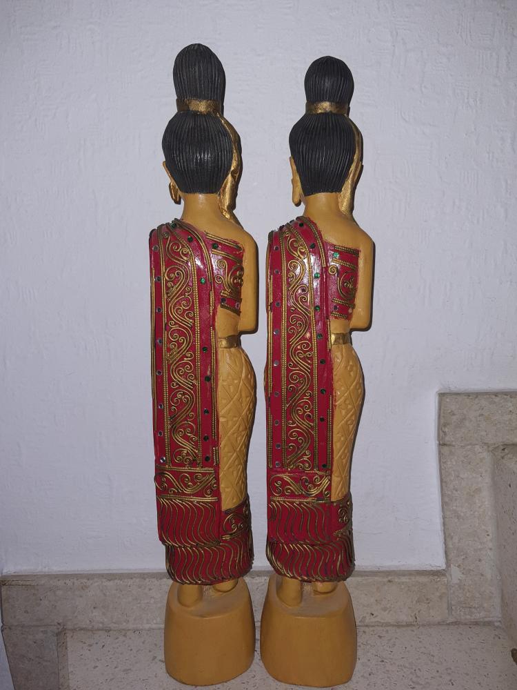 2 typische Vertreterinnen ihres Landes, Holz-Figuren - Thailand -