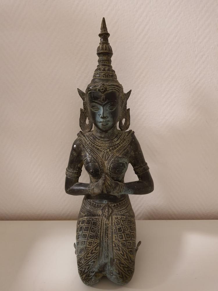 Bronze-Figur, Apsara im Gebet - Thailand -  Anfang 20. Jahrhundert