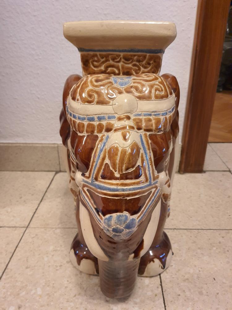 Keramik-Figur, Blumenhocker - Thailand - 2. Hälfte 20. Jahrhundert