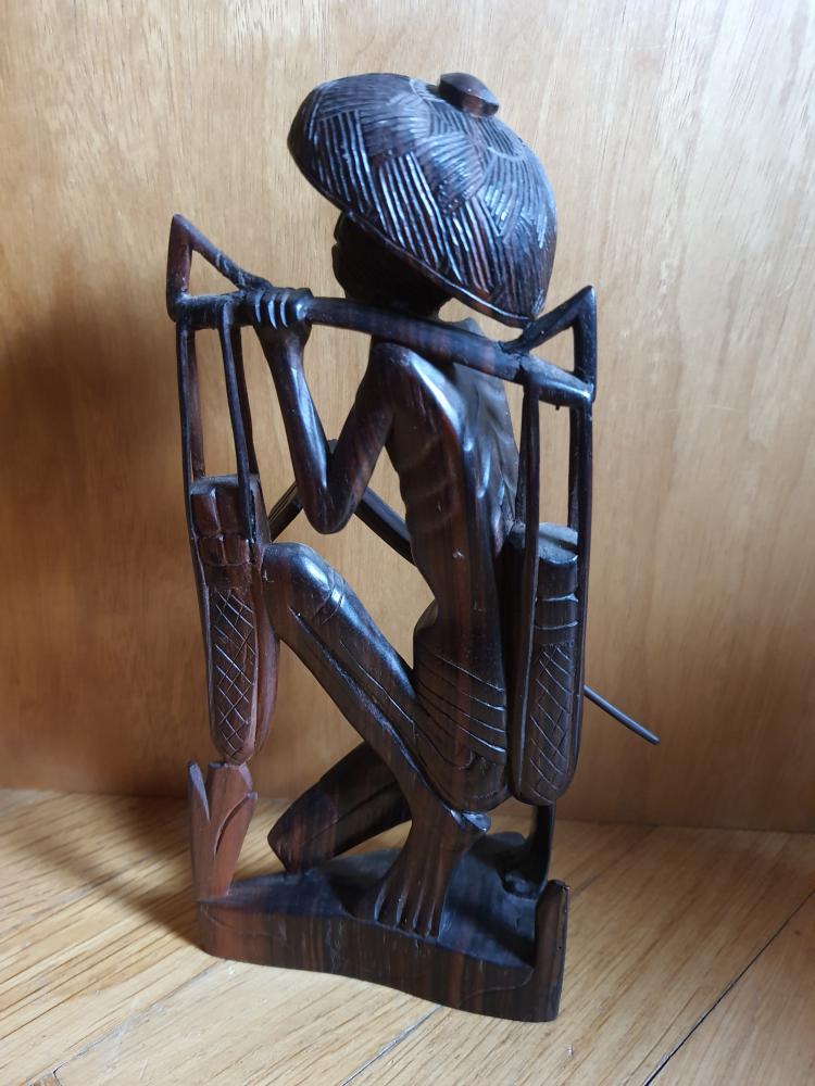 Holz-Figur, Landarbeiter - Bali - 20. Jahrhundert