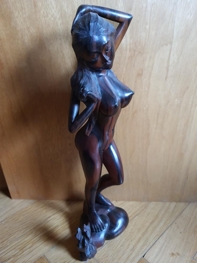 Holz-Figur, Junge Frau - Bali - 20. Jahrhundert