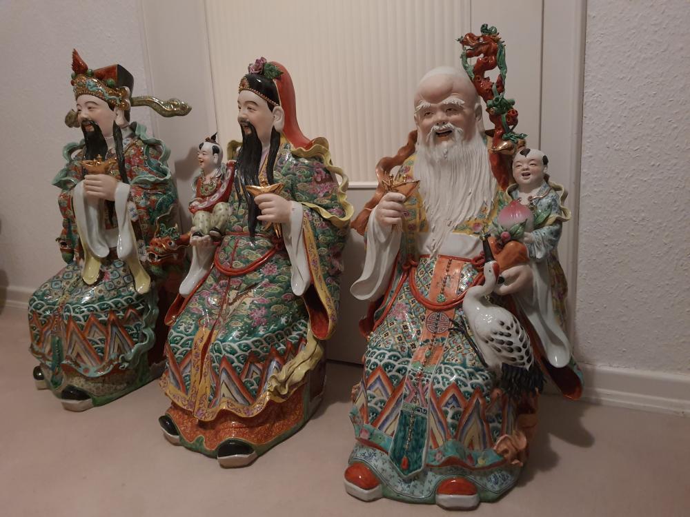 3 Figuren, (65/65/72cm) Porzellan  - China - 20. Jahrhundert