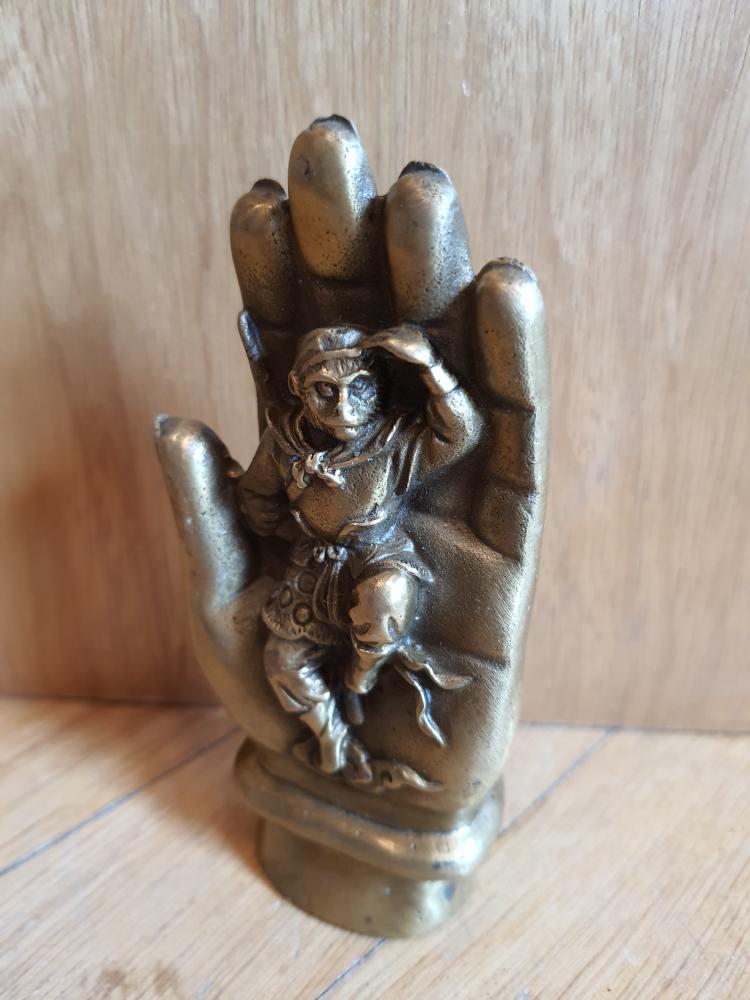 Buddhas Hand mit "Sun Wu Kong" - König der Affen Bronze aus China