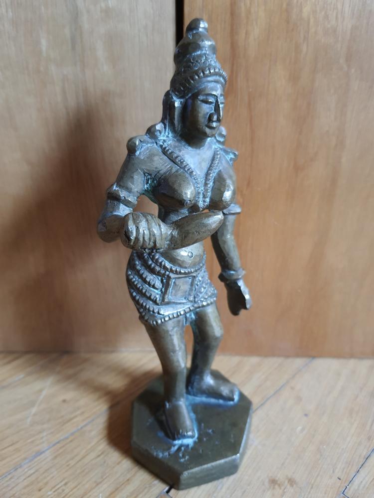 Frauenfigur aus Bronze - Indien -