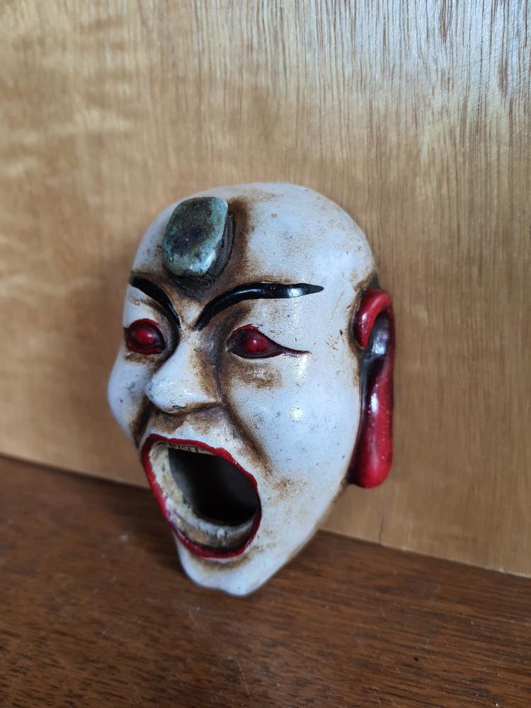 Noh-Maske, Keramik-Gefäß in traditioneller Maskenform - Japan -