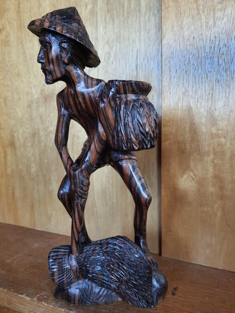 Holz-Figur, Reisträger  - Bali - Mitte 20. Jahrhundert