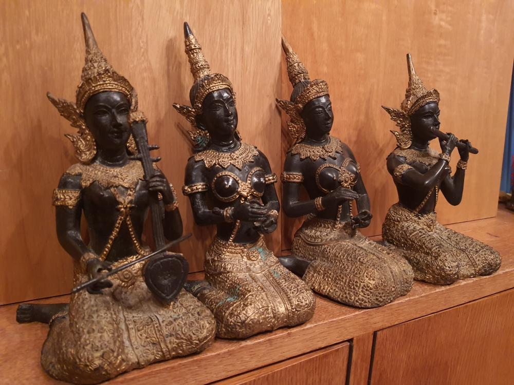 Quartett Tempel-Musikerinnen, Bronze-Figuren - Thailand - Mitte Ende 20. Jahrhundert