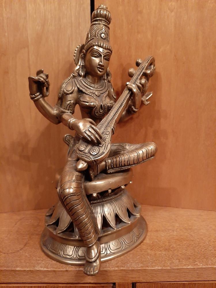 Messing-Figur, Göttin Sarasvati  - Indien - 21. Jahrhundert